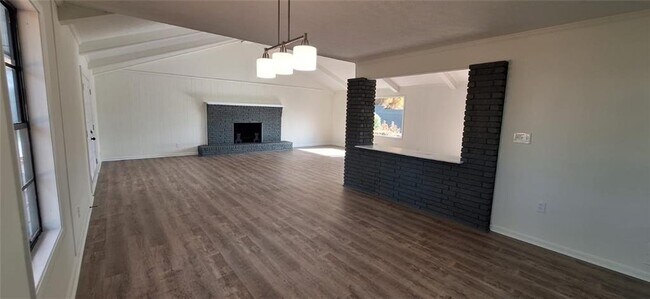 Foto del edificio - 487 Embry Ln NE