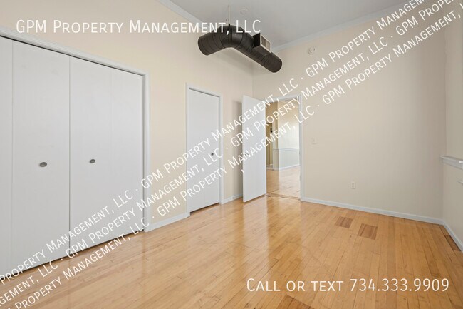 Foto del edificio - 412 Grand River Ave