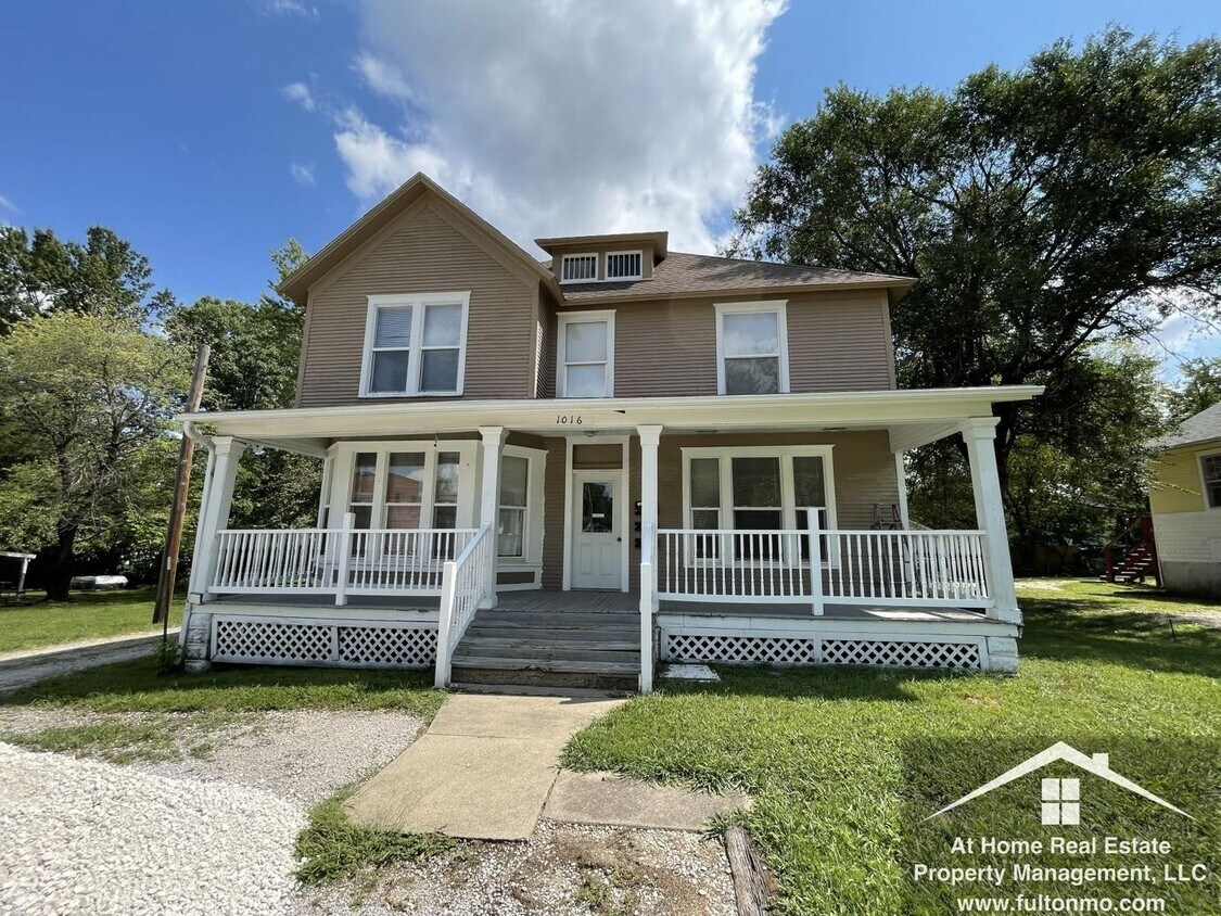 Primary Photo - 1016 N Bluff St
