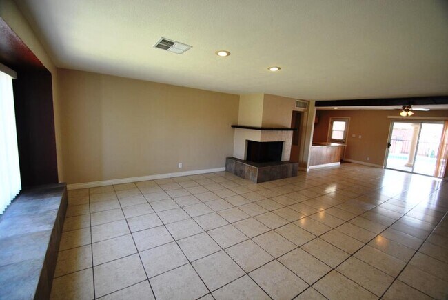 Building Photo - 3507 W Ocotillo Rd