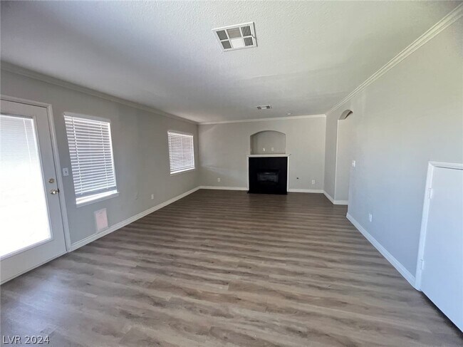 Building Photo - 9317 Mountain Rise Ave