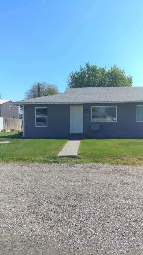 Primary Photo - Fully Remodeled Duplex for Rent