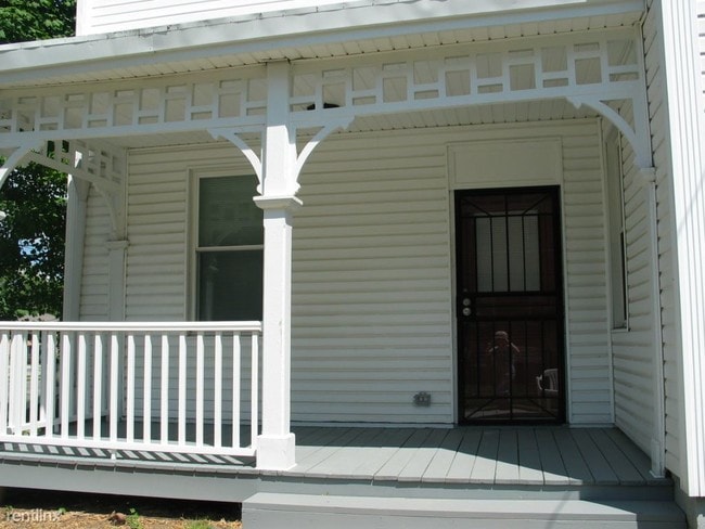 Building Photo - 1361 W North Bend Rd