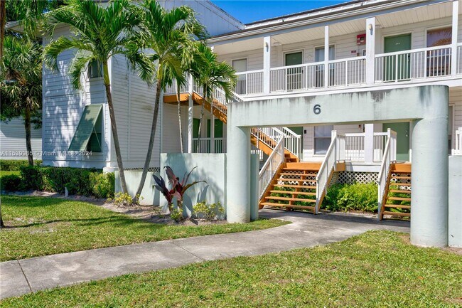 Foto del edificio - 162 Cypress Point Dr