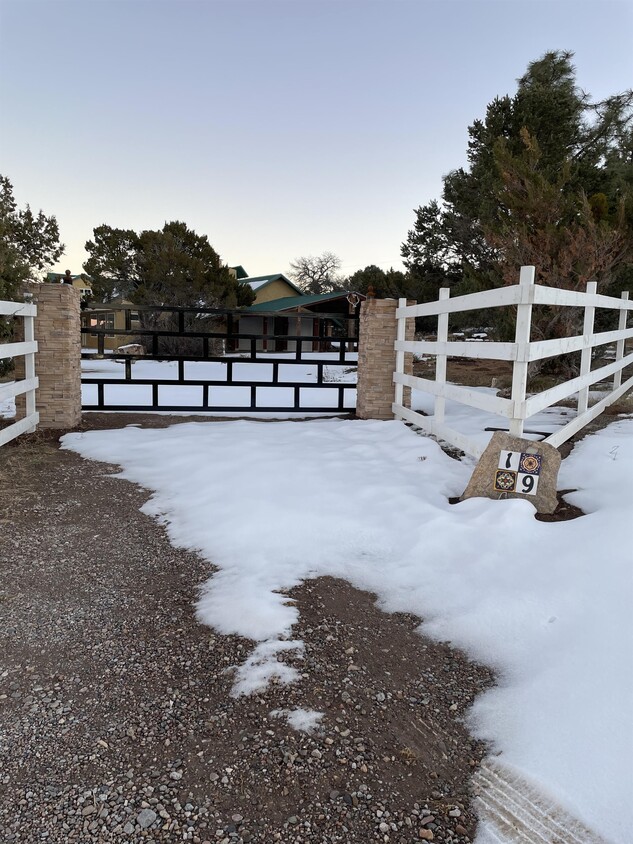 Primary Photo - 19 Bobcat Hill Rd