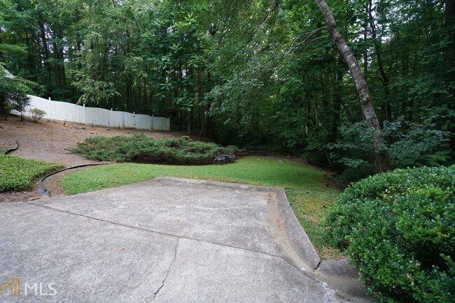 Building Photo - 1175 Pine Grove Pointe Dr