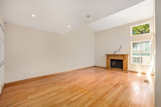 Foto del edificio - 109 Carob Ln