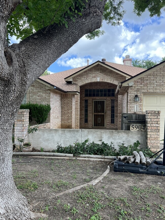 Building Photo - 5904 Creekway St