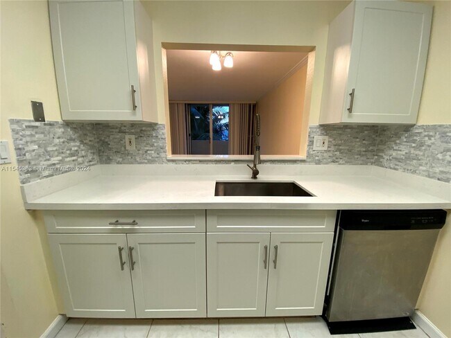 Foto del edificio - 2160 SW 16th Ave