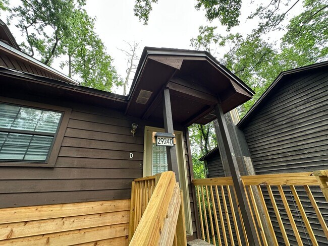 Foto del edificio - Upstairs unit off Apalachee Parkway!