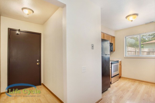 Foto del edificio - 804 Carrier Creek Blvd NE