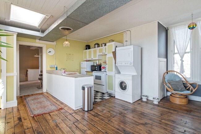 Foto del edificio - 223 Bates Ave