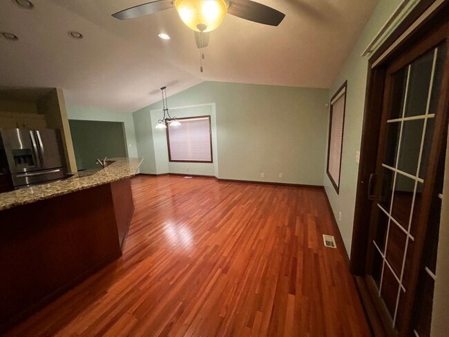 Building Photo - TWIN LAKES!! 3 BEDROOM 2 FULL BATHS!