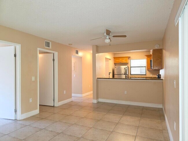 Foto del edificio - 1542 Lake Crystal Dr