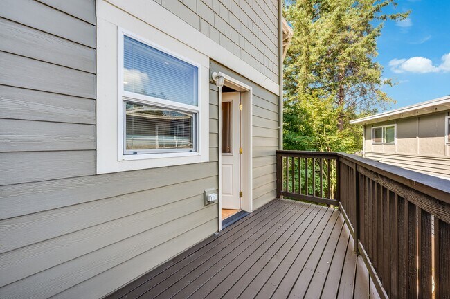La terraza está lista para tus barbacoas de verano. - 38276 SE Cedar St