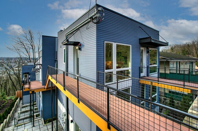 Building Photo - 2513 13th Ave S