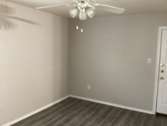 Building Photo - Nice & Spacious 3/2.5/1 townhome