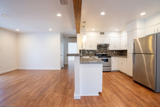 Building Photo - 1463 Redbud Trl