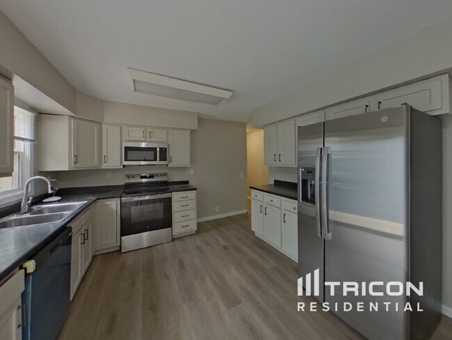 Foto del edificio - 16358 Crosstown Blvd NW
