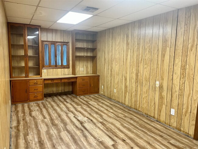 Building Photo - 2218 19th Ave N