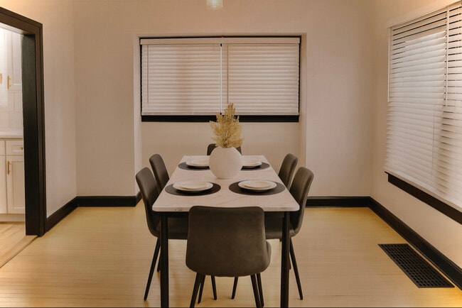 Building Photo - 1912 Fernwood Ave