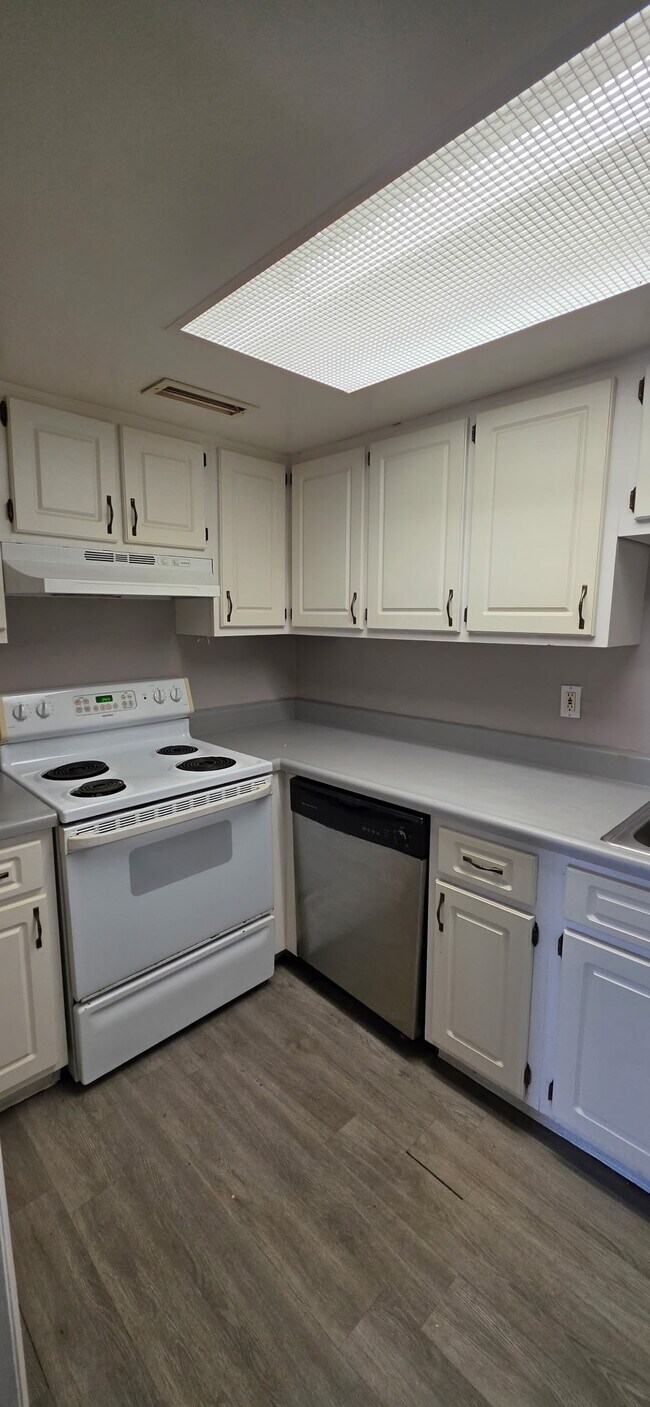 Foto del edificio - 551 Flemming Way