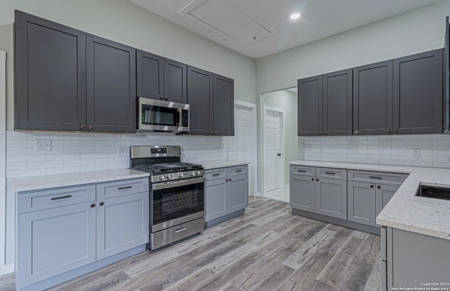 Building Photo - 210 N San Jacinto St