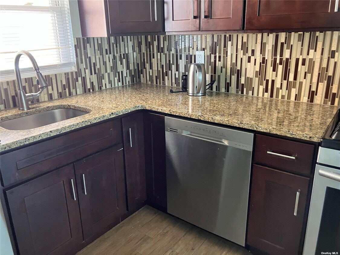 Foto principal - 3085 Lawson Blvd