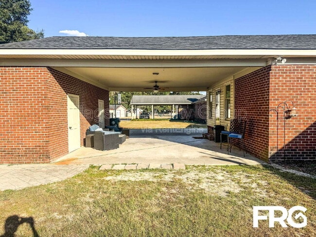 Building Photo - 207 Woodbine St