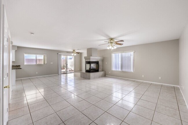 Building Photo - 3 Bedroom, 2.5 Bathroom- Freshly Remodeled...