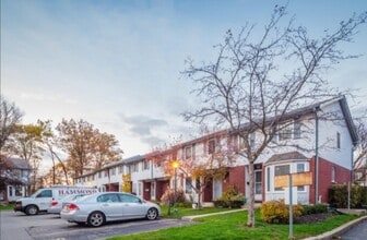 Building Photo - 219 Kingswood Dr