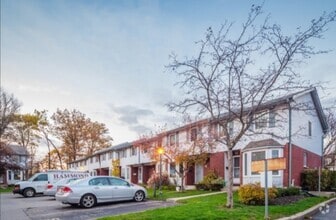 Building Photo - 219 Kingswood Dr