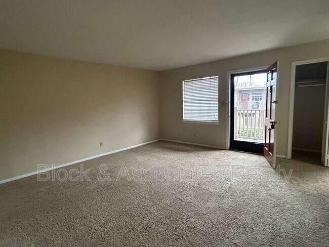 Building Photo - 3824 Country Club Rd