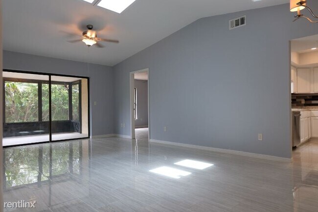 Foto del edificio - 3 br, 2 bath House - 4840 Deermoss Way S