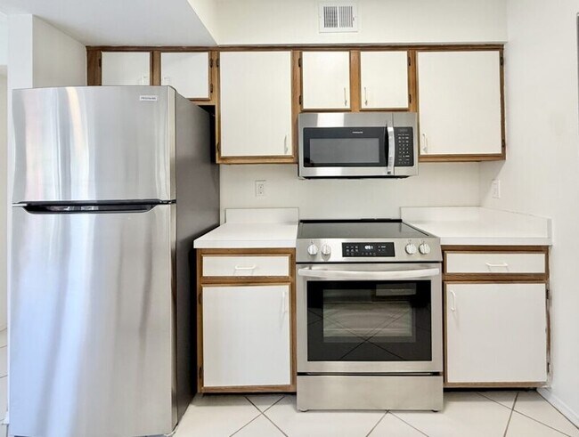 Building Photo - 2400 Feather Sound Dr