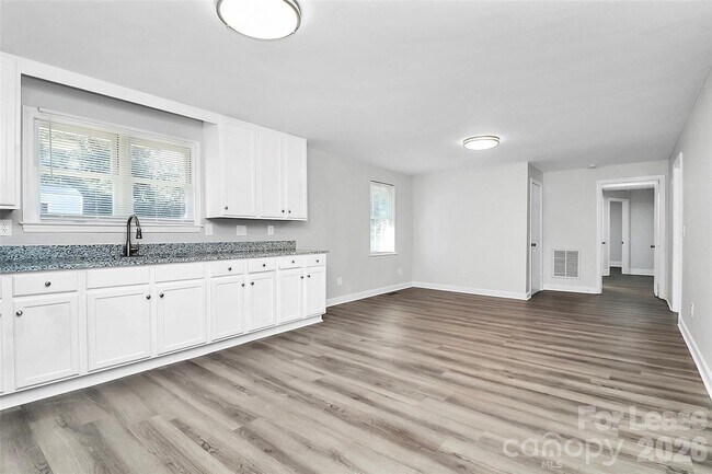 Building Photo - 2429 Marlowe Ave