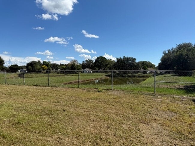 Foto del edificio - 1510 Massa St