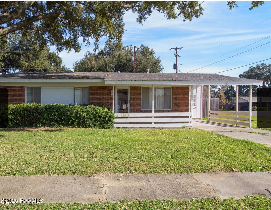 Foto principal - 100 Maple Dr