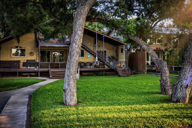 Building Photo - Gorgeous house ON THE BRAZOS RIVER