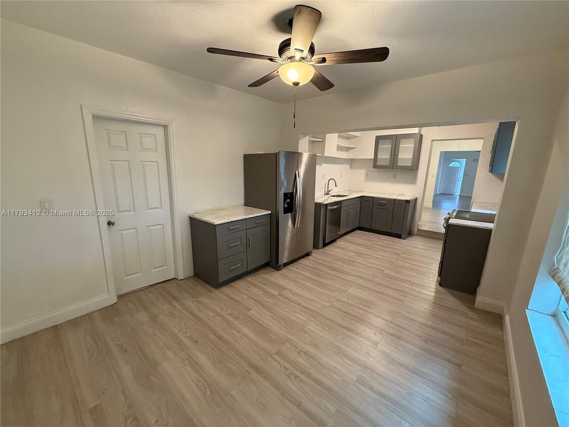 Foto principal - 1429 SW 23rd Terrace