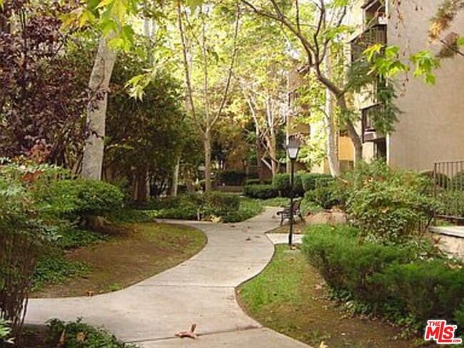 Foto del edificio - 4105 Summertime Ln