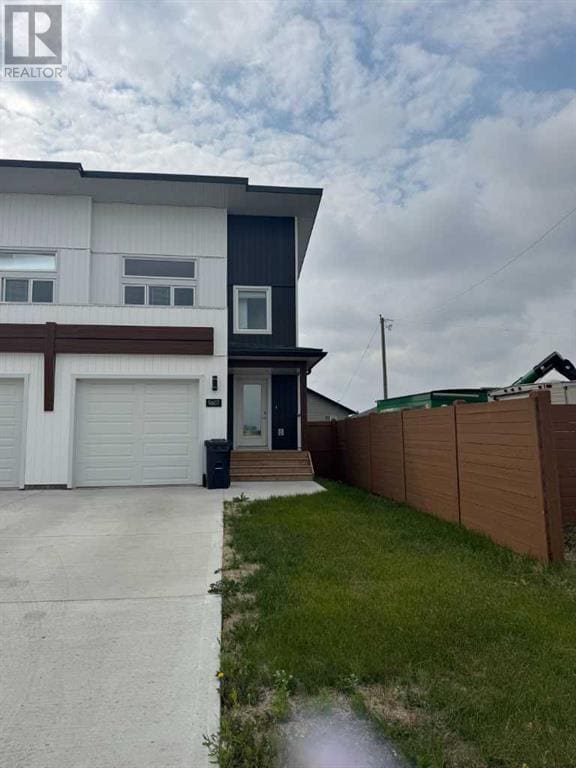 Building Photo - 9607-9114 114 Ave