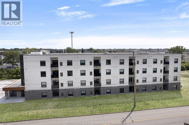 Building Photo - 755 Grand Marais Rd E