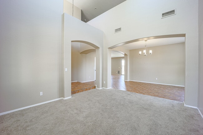 Building Photo - 5 bedroom Home1