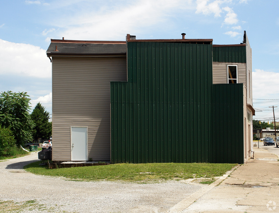 Building Photo - 1413 St Marys Ave