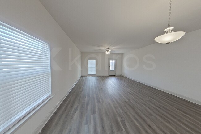 Foto del edificio - 17623 Carlisle Ave