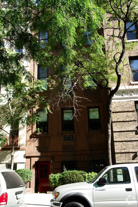 Foto del edificio - 327 W 55th St