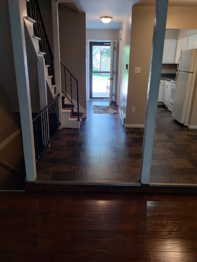 Building Photo - 19 Greentree Cir