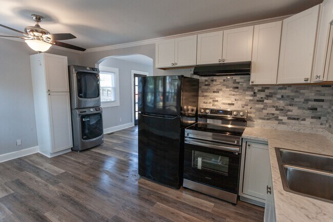 Foto del edificio - You’re here. You’re home. You’re happy.- Short-Term Leasing Available at a premium rate!