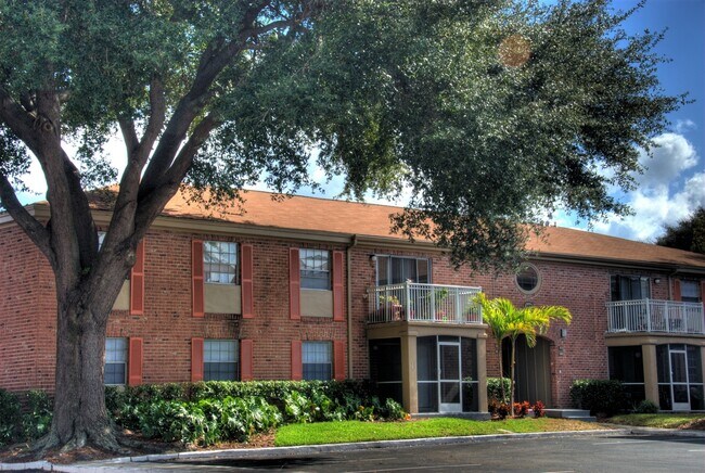 Building Photo - 1/1 Newly Renovated Carrington Park Condo ...
